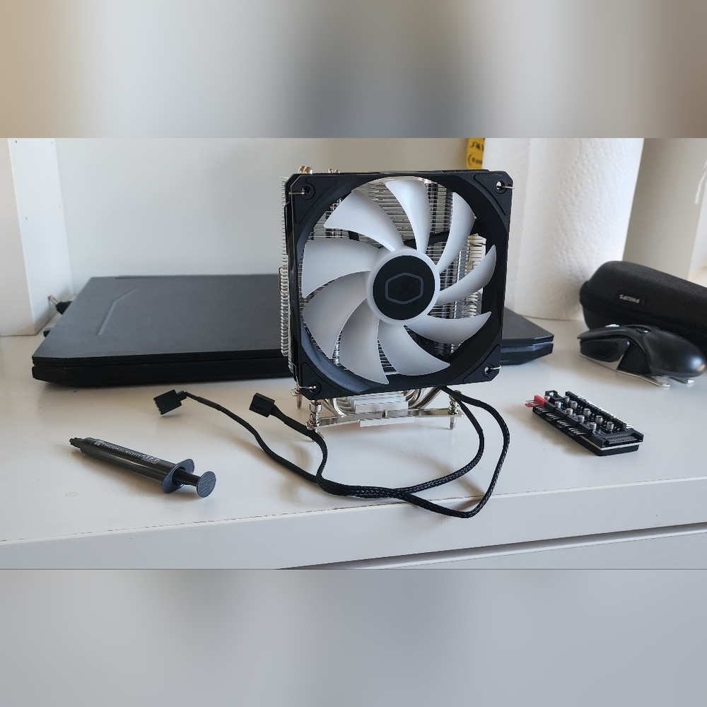 Single tower air cooler for computers. + Thermal paste and fan hub.